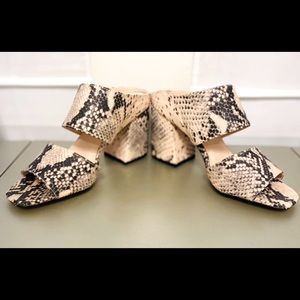 Madden Girl Chunky Block Heel Snake Print  Slide on Sandals Size 7 NWOB